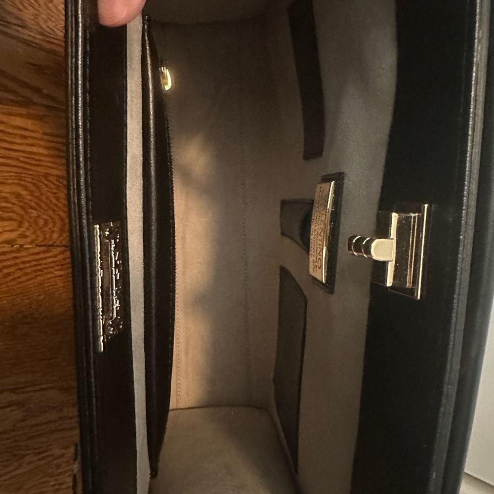 Valentino Black Floral Shoulder Bag with Gold Accents in pristine
Condition. - Picture 3 of 8